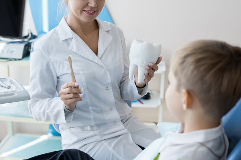 孩子牙齒亂糟糟該怎麼辦？兒童隱適美提早解除齒亂人生