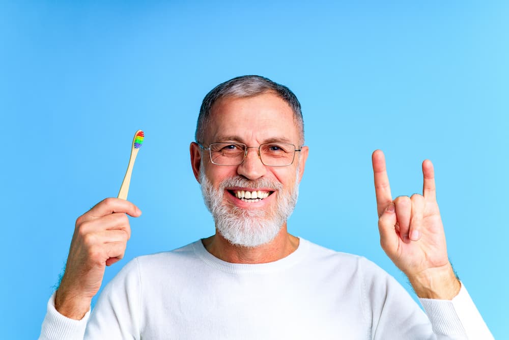 Read more about the article 年紀越大牙齒越歪的原因是什麼？牙齒越來越暴怎麼辦？