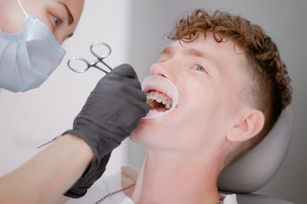 Read more about the article 牙弓太小會有什麼影響？牙弓擴張臉型的原理是什麼？